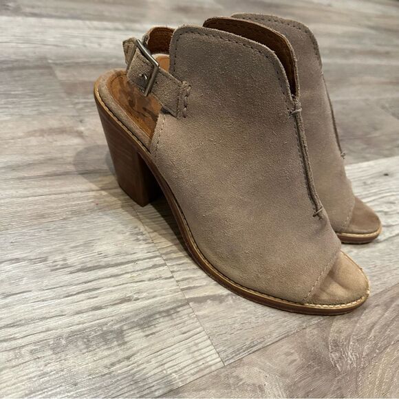 FRYE Bootie Women’s Size 8B Carolina Ash Peep Toe Suede Slingback Beige Neutral - Picture 1 of 10